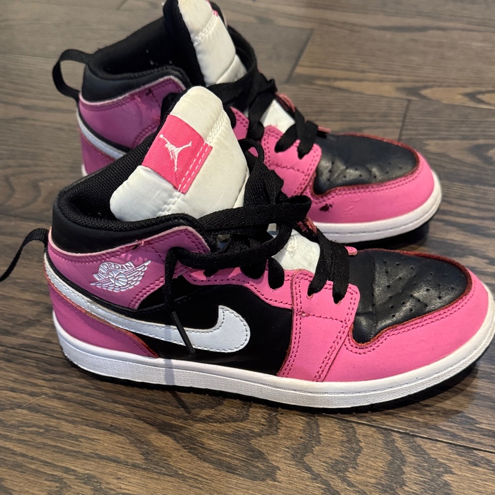 Nike Kids Black and Pink Sneakers
